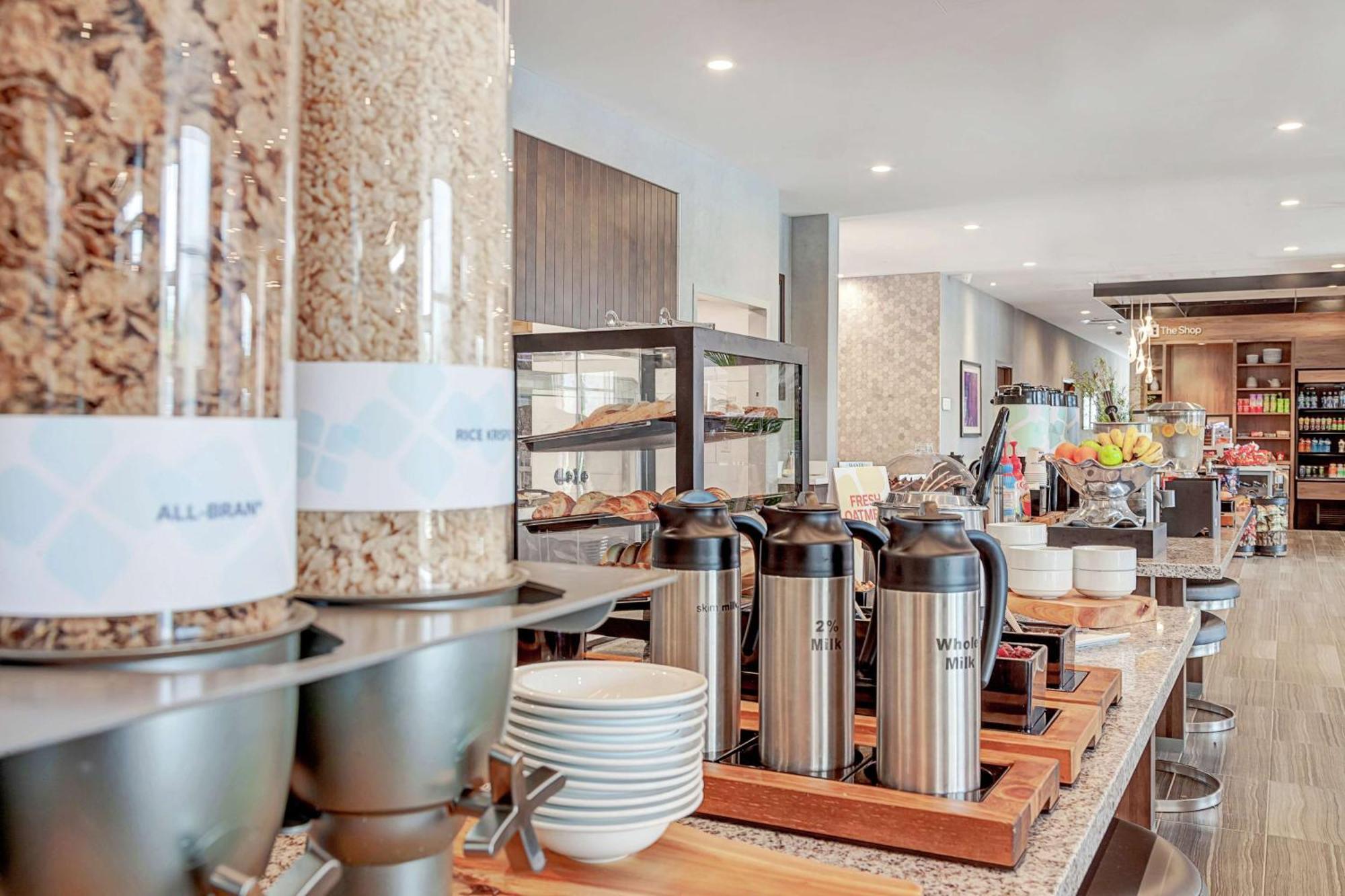 Hilton Garden Inn Toronto/Brampton West, Ontario, Canada Ngoại thất bức ảnh